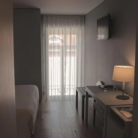 酒店 Burgus Tribute & Design 4*